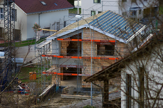 Haus gedeckt Rohbau Dachstuhl