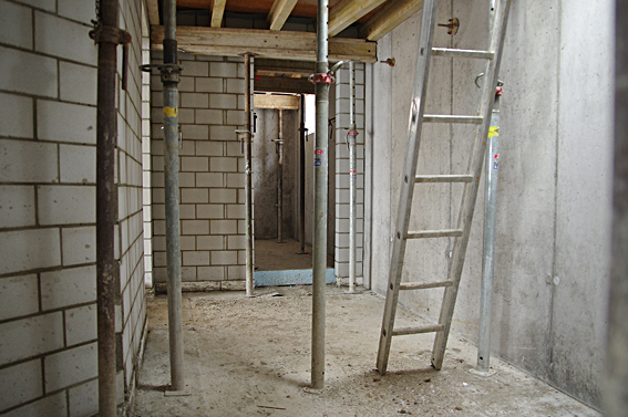 Kellergang und Treppenhaus Rohbau
